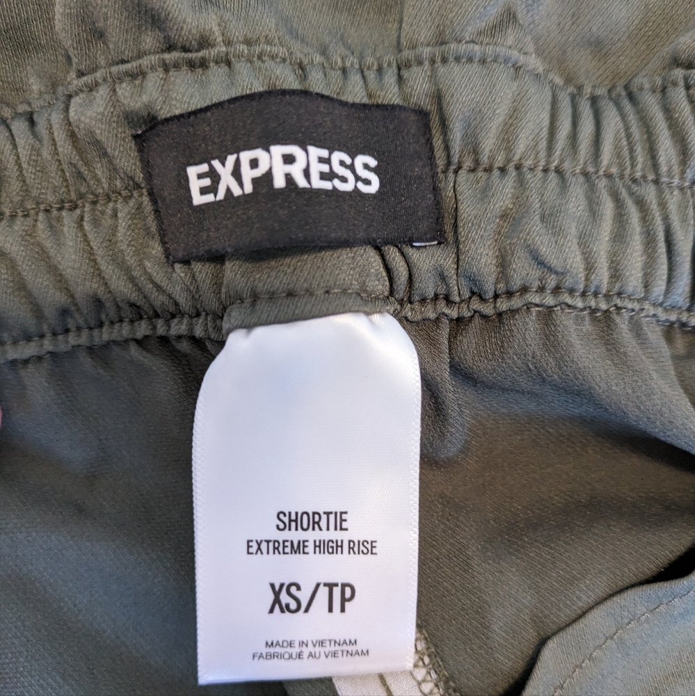 Express shorts - Picture 2 of 3